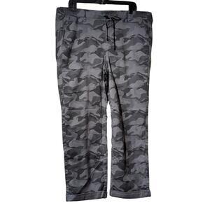 Torrid NWT Weekend Mid-Rise Straight Stretch Twill Camo Cadet Grey 2R (2X)